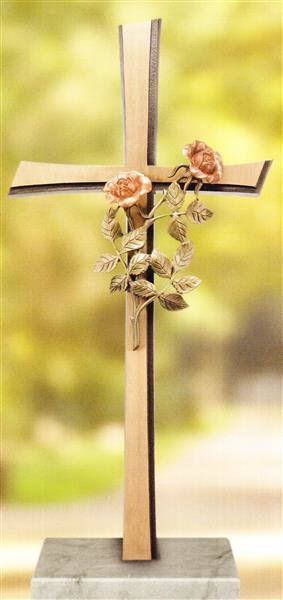 Freistehendes Kreuz mit handcolorierter Rosenblüte