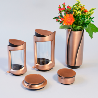 Moderne Grabvase aus Bronze