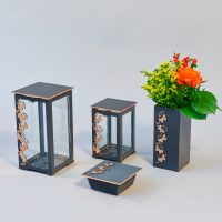 Grabvase aus Bronze mit Ornament