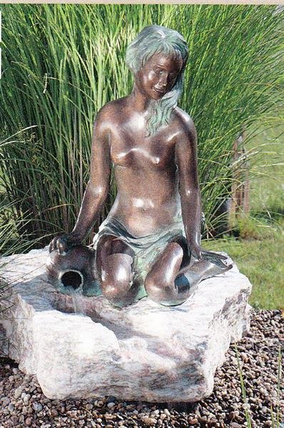 Gartenteichfigur Alena aus Bronze