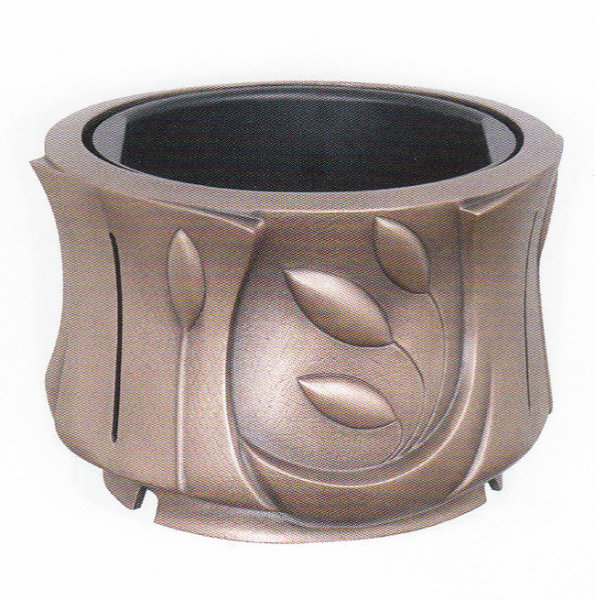 Schale aus Bronze mit Verzierungen