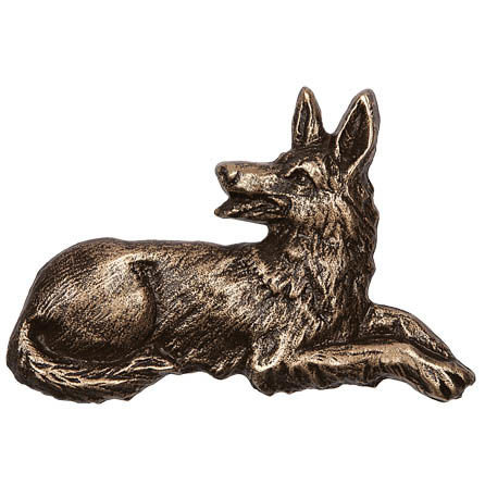 Liegender Schäferhund