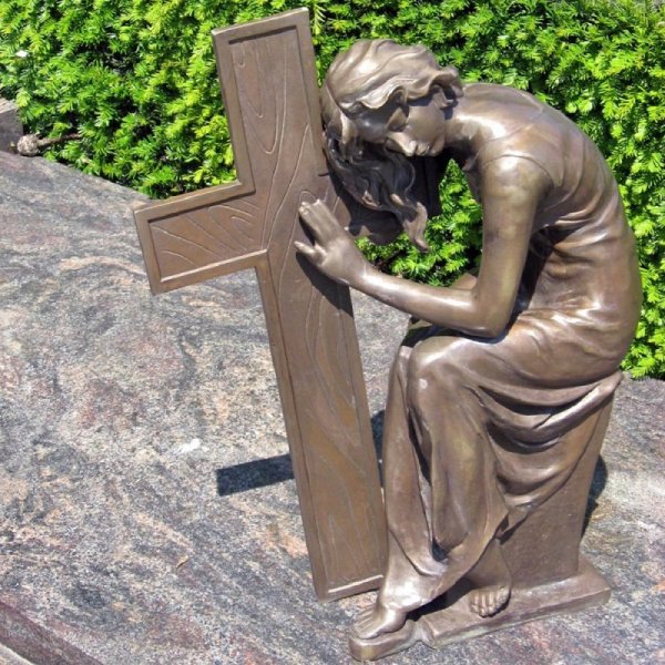 Engel mit Kreuz