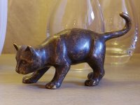Figur laufende Katze aus Bronze