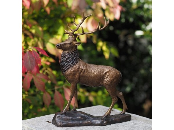 Hirsch Bronzefigur