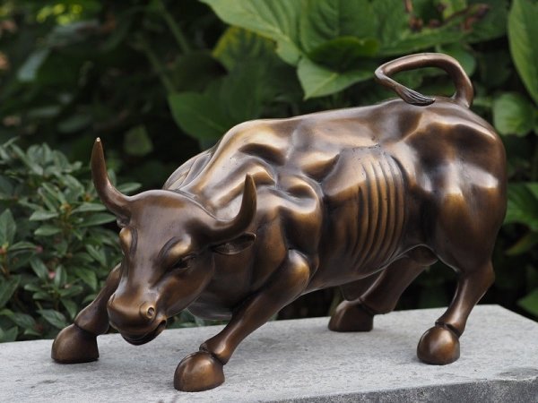 Stier Bronzefigur Walll Street Bulle
