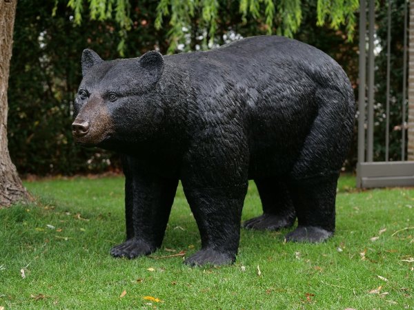 lebensgroßer Bär aus Bronze