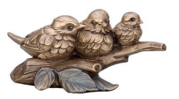 Vogelfamilie auf Ast