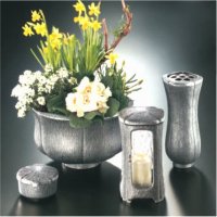 Stilvolle Grablichtleuchte in Aluminium  in zwei Höhen und in 4 Farben