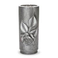 Vase aus Aluminium mit Rosenornament